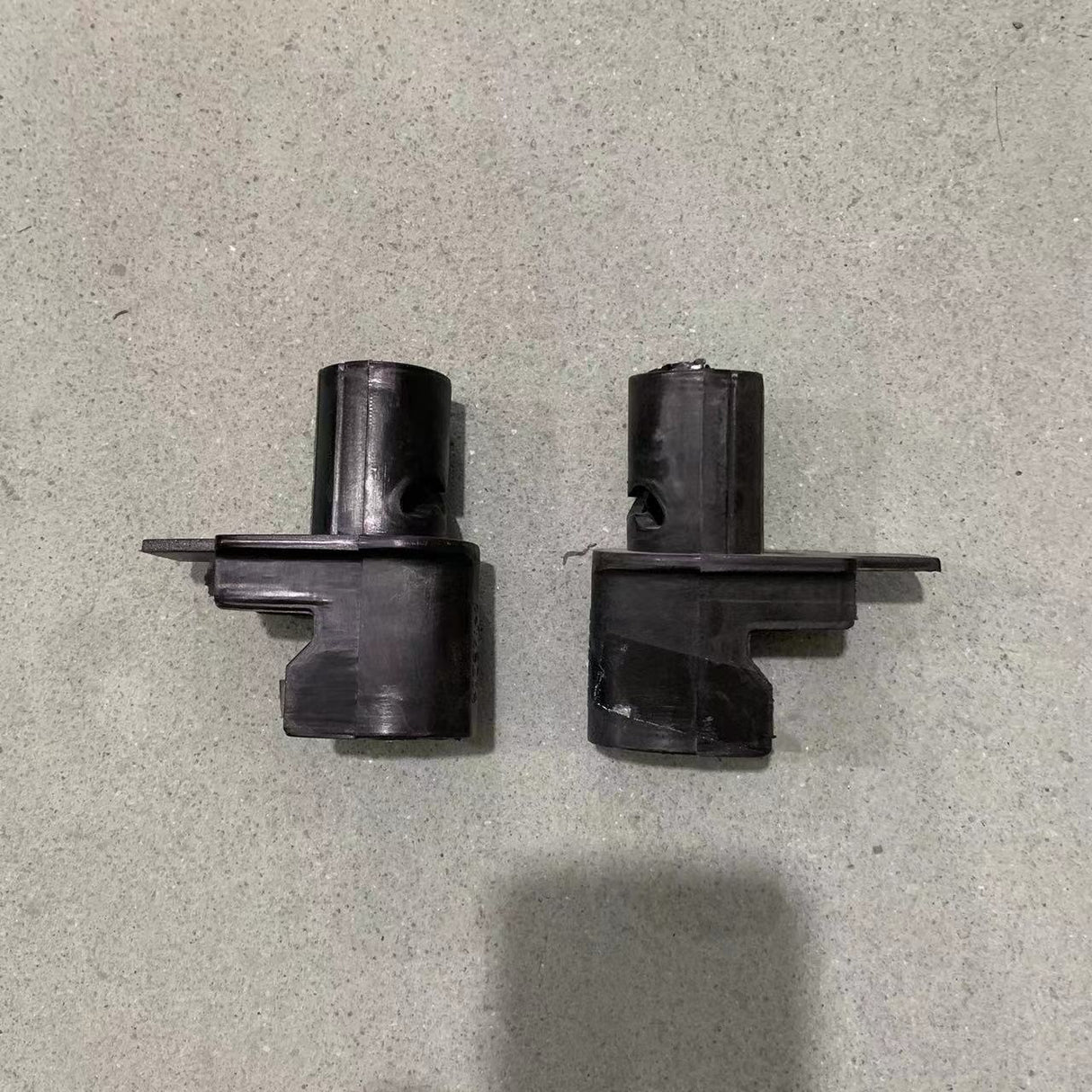 Volvo VNL Panel Bracket (Fairing Handle Extension) Driver Side 2004 - 2015