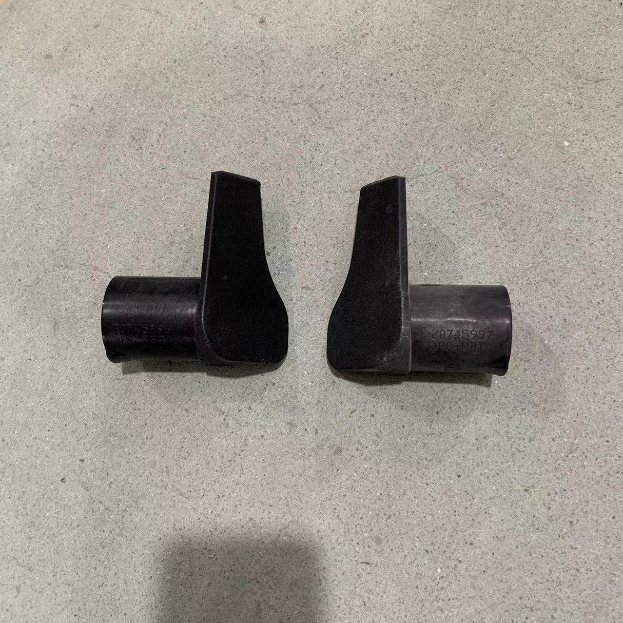 Volvo VNL Fairing Handle Extension Passenger Side 2004 - 2015