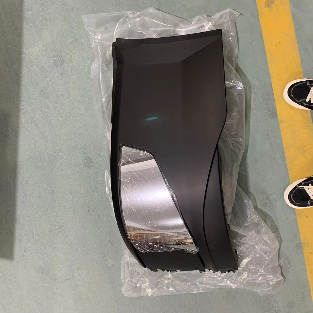 Volvo VNL Corner Bumper With Chrome Panel Trim WITHOUT Fog Light Hole Passenger Side 2015 - 2017