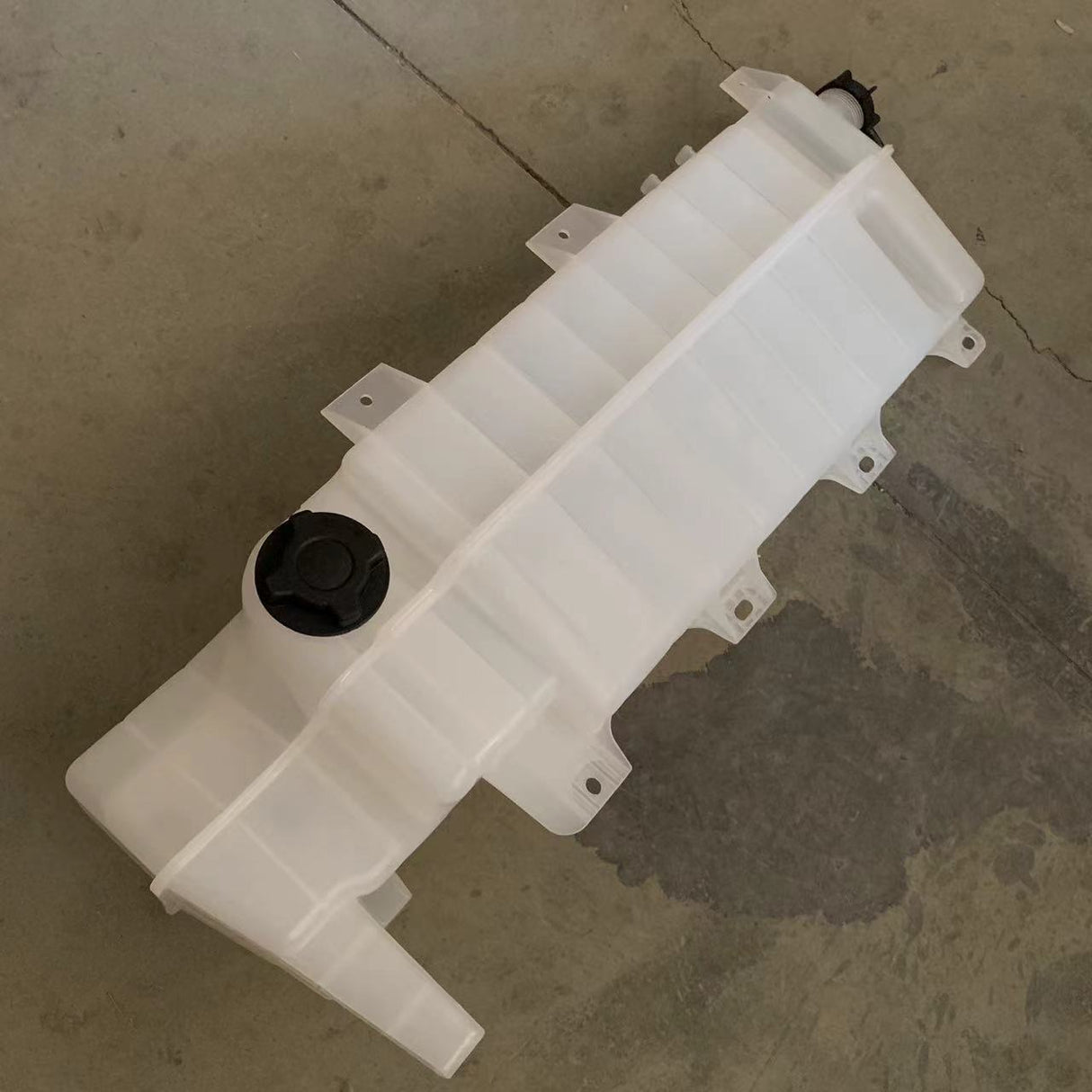 Volvo VNL Coolant Reservior 2004 and Newer