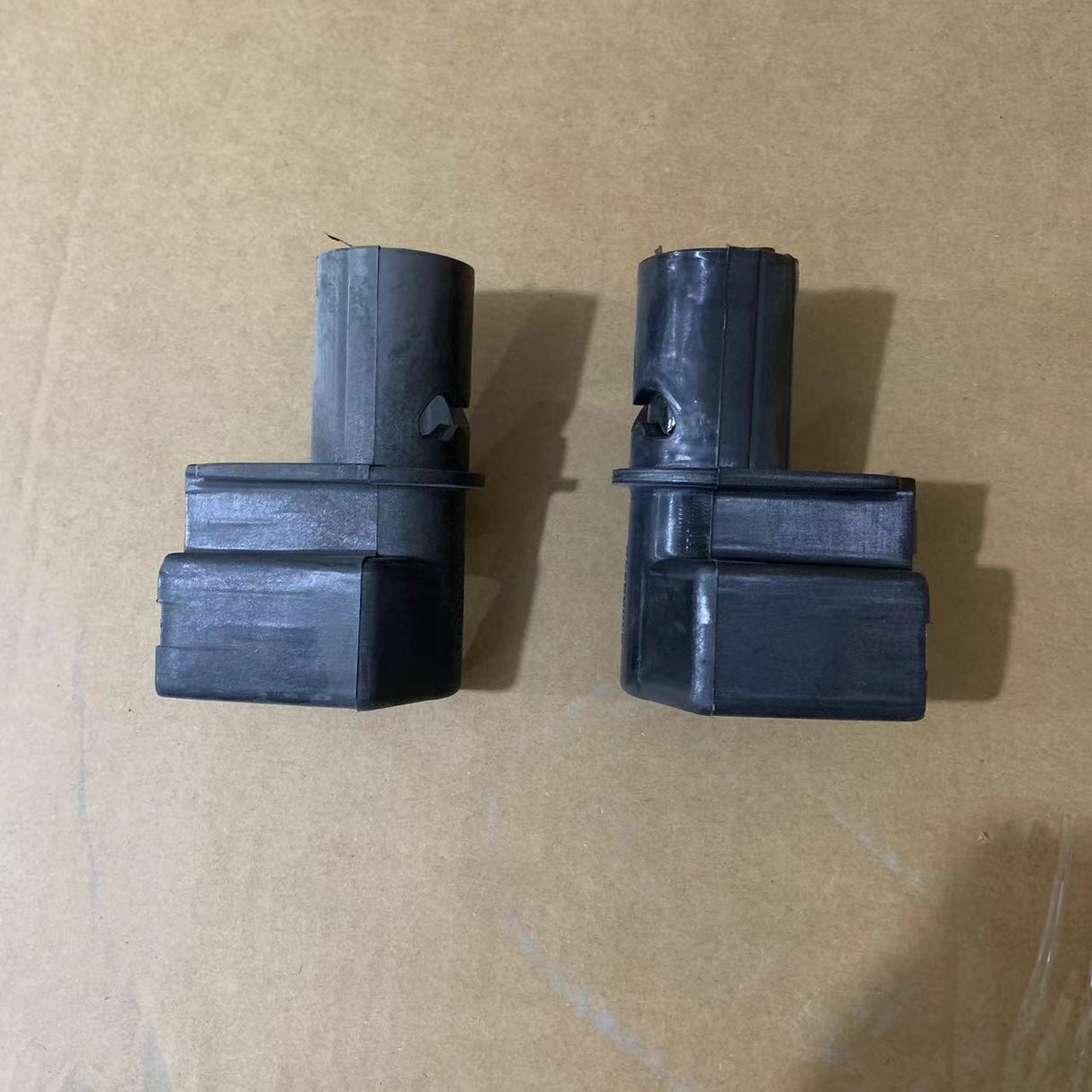 Volvo VNL Rear Fairing Latch Passenger Side 2004 - 2015