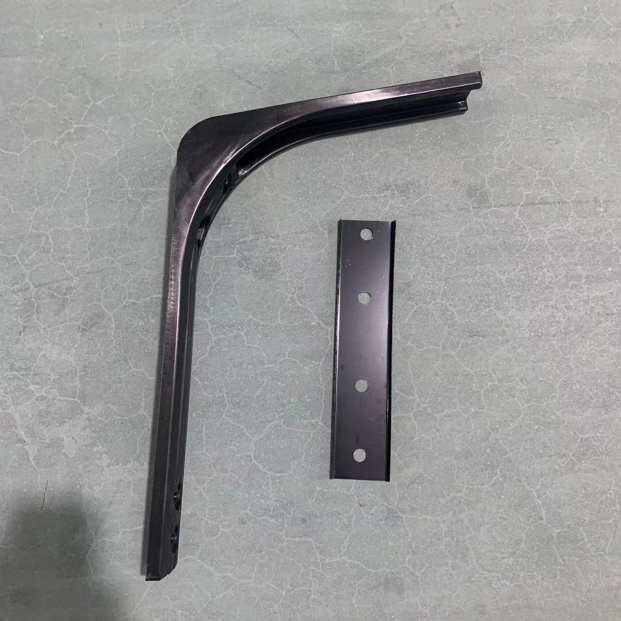 Volvo VNL Lower Fairing Support (Bottom) 2 Brackets 204 - 2015