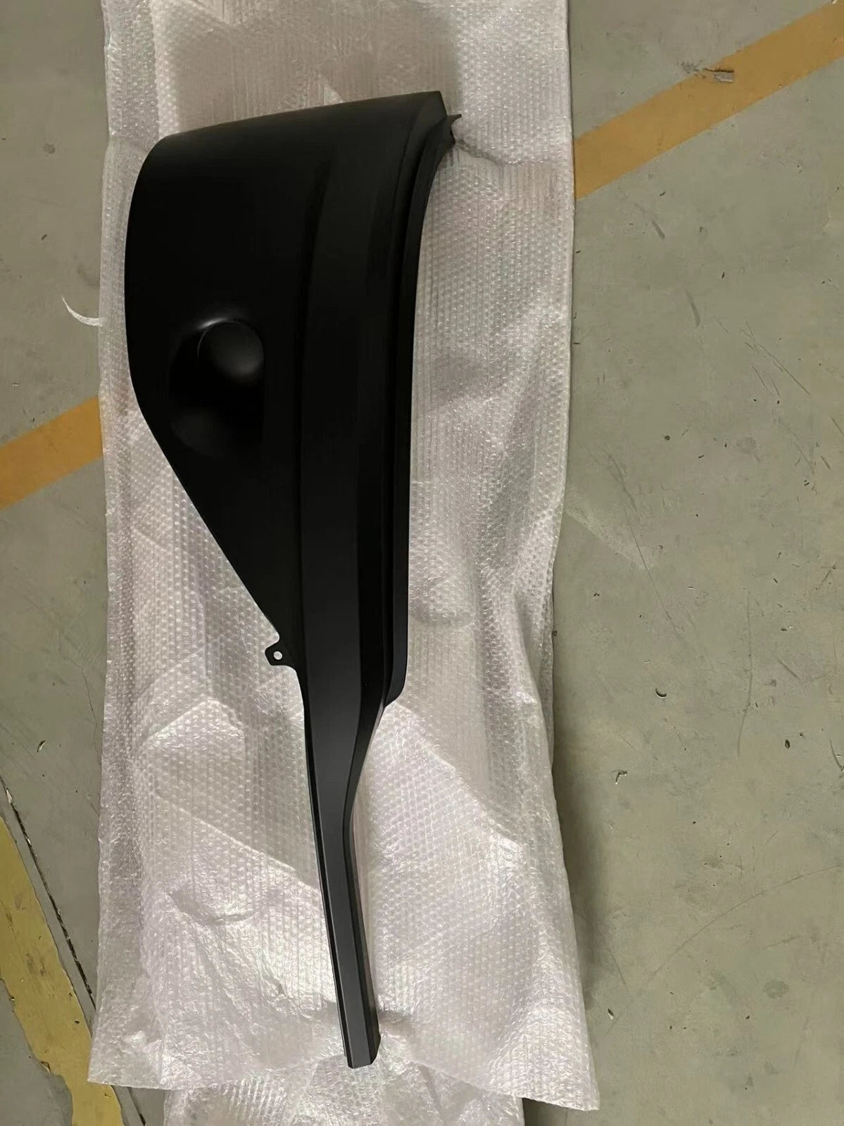 Kenworth T680 Outer Side Bumper Painted Without Fog Light Hole Passenger Side 2022 and Newer